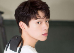 爱豆吃瓜娱乐酱黄明昊,爱豆吃瓜娱乐酱，揭秘娱乐圈幕后故事