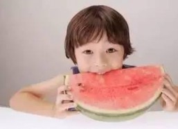 娱乐吃瓜酱假装心脏病,揭秘背后惊人真相！