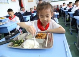 和孩子们一起来吃瓜,与孩子们共享欢乐吃瓜盛宴