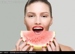 娱乐吃瓜美女图片,揭秘吃瓜美女的爆红之路