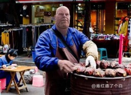 娱乐吃瓜酱摆摊视频,揭秘网红美食背后的故事